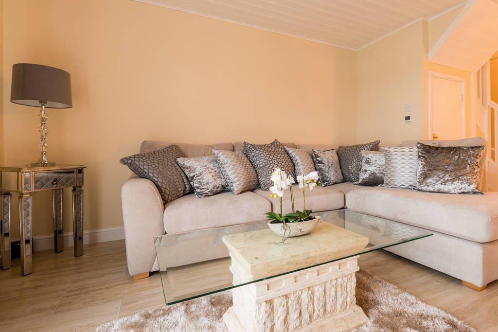 Luxury 3 Bed Home By The Lake South Cerney Bagian luar foto