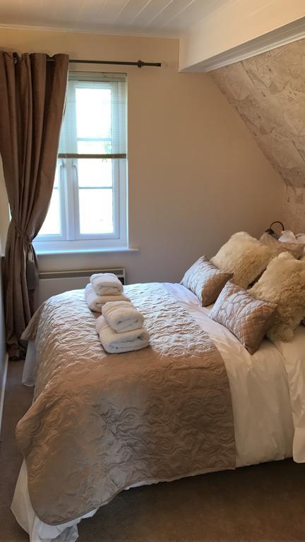 Luxury 3 Bed Home By The Lake South Cerney Bagian luar foto